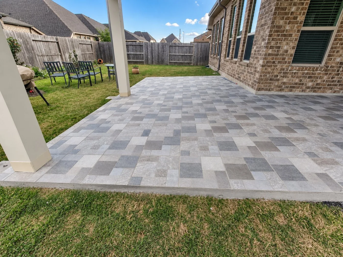 Tiled backyard patio in gray and white pattern